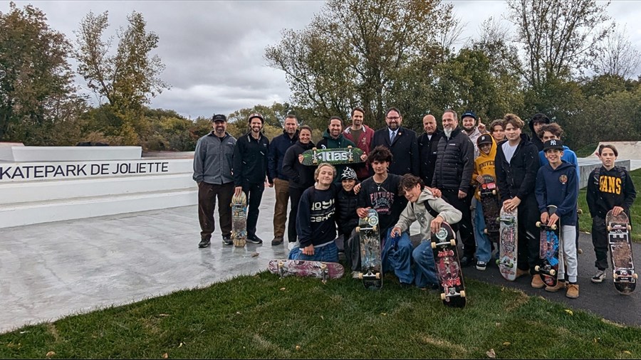 Inauguration du parc de planche à roulettes au parc des Dalles