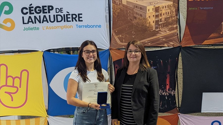 Arielle Guy reçoit la médaille académique du Gouverneur général du Canada