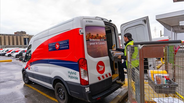 Postes Canada recommence à accepter le courrier commercial